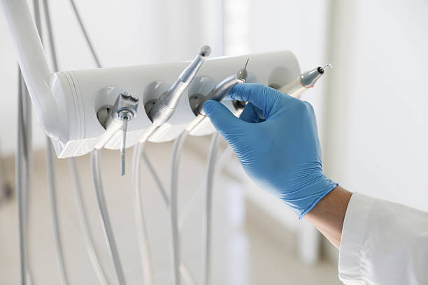 Professional Emergency Dentist technician working in Roessleville, NY